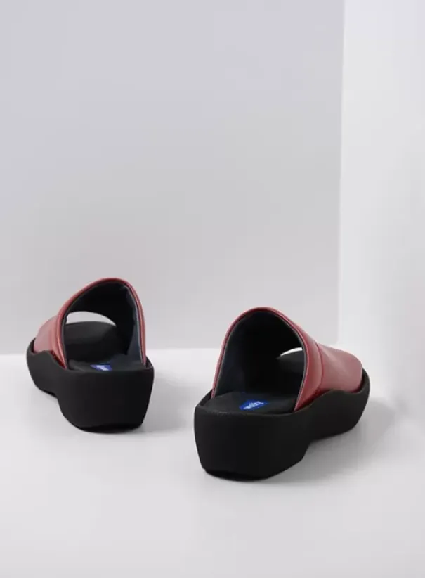 Slippers|Wolky Nassau rood leer