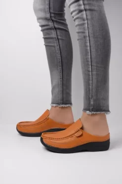 Slippers|Klompen|Wolky Roll Slide oker leer