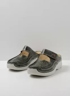 Hielspoor|Slippers|Wolky Roll Slipper groen crocolook lakleer