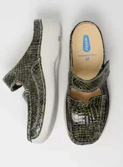 Hielspoor|Slippers|Wolky Roll Slipper groen crocolook lakleer