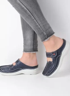Hielspoor|Slippers|Wolky Roll Slipper blauw letter nubuck