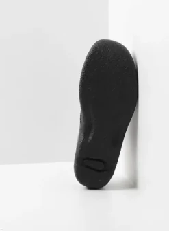 Slippers|Klompen|Wolky Roll Slipper Vegan zwart vegan lak