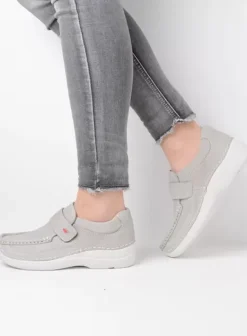 Instappers|Bandschoenen|Wolky Roll Strap lichtgrijs nubuck
