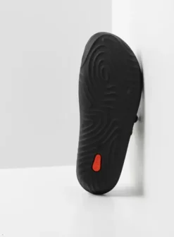 Slippers|Wolky Sense Vegan zwart vegan lak